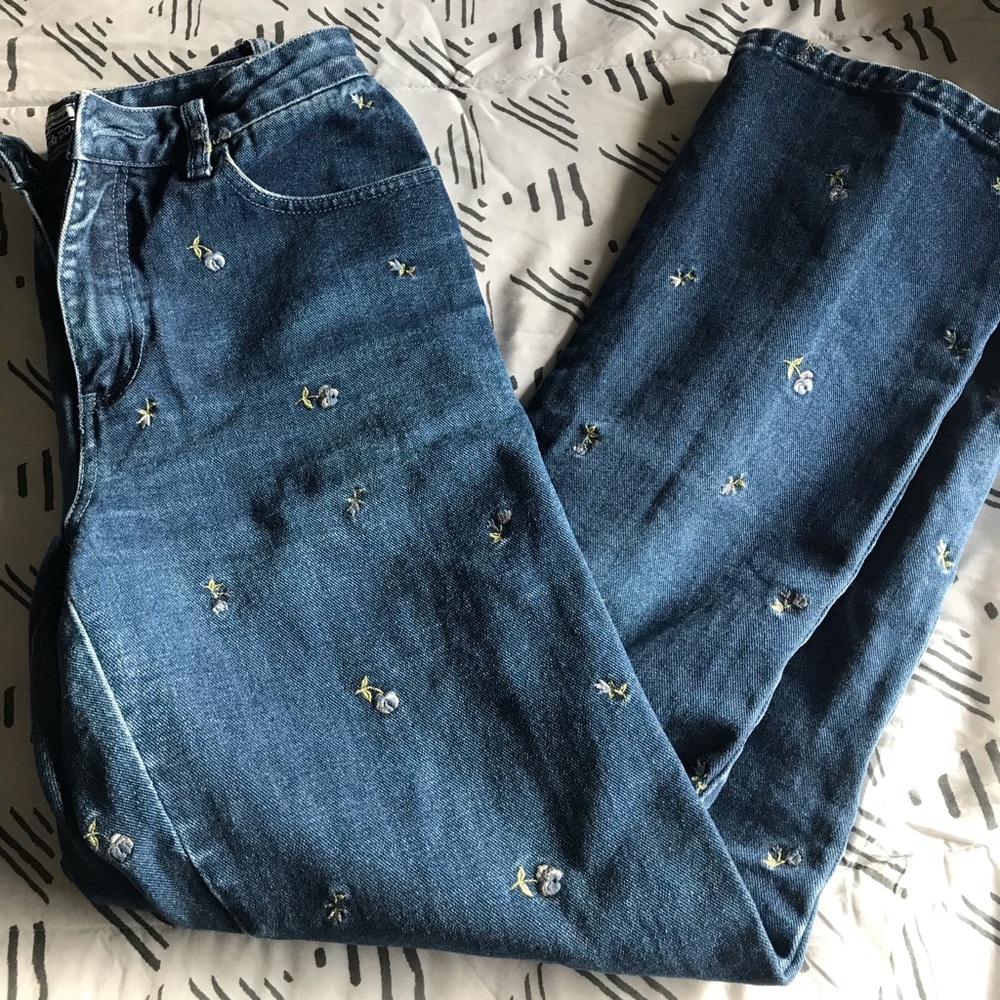 Flare embroidered flower jeans high rise